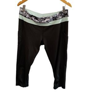90 Degree by Reflex Active Life Capri Pants Black & Aqua Mint Daisy Waistband